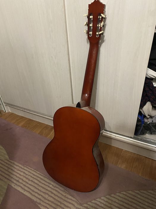 Гитара в хорошем состоянии