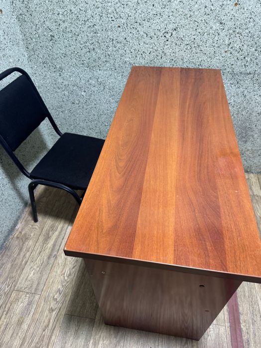 Продаются парты, стулья , шкаф и доски