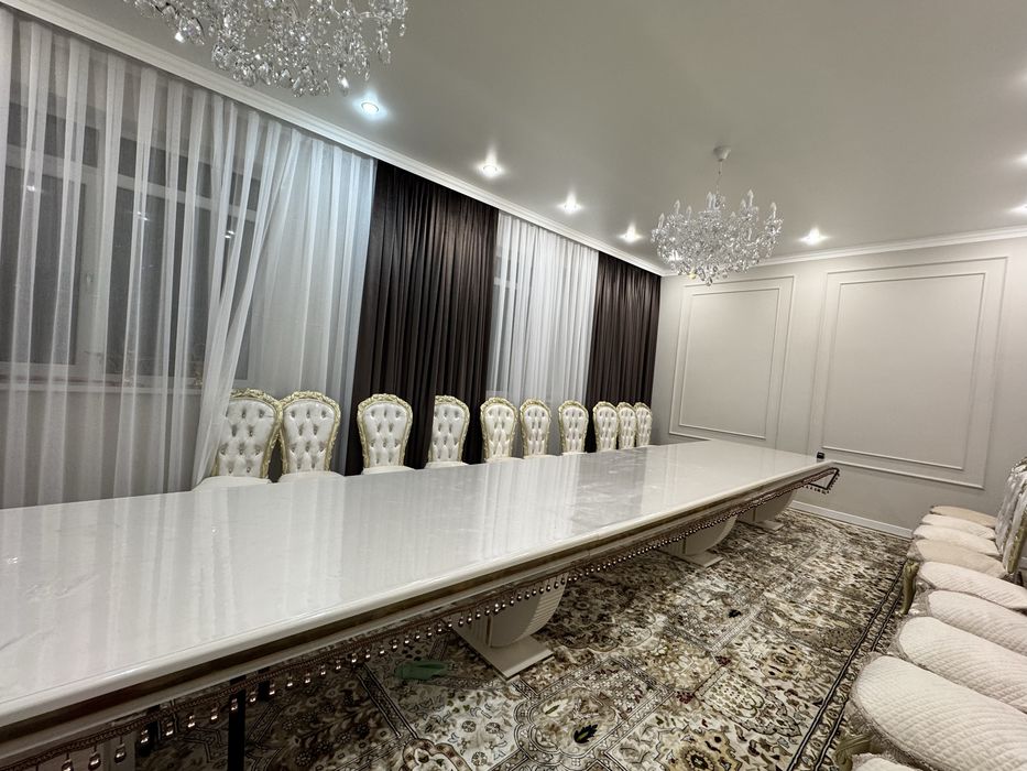 Стол в гостинную