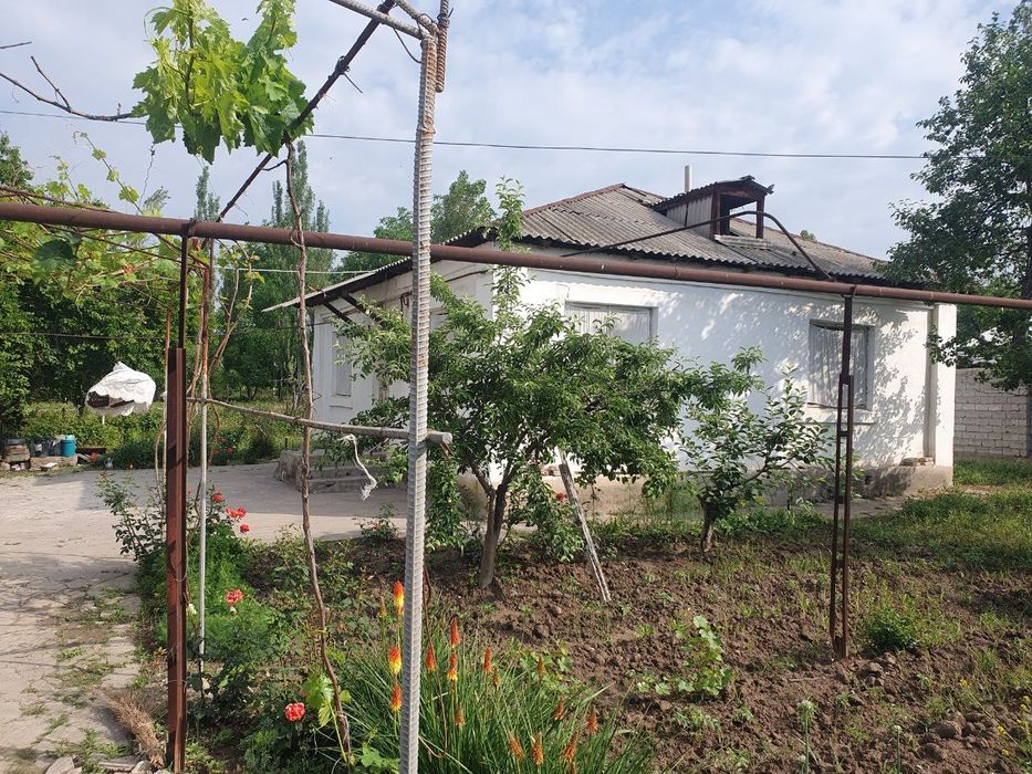 Uy sotiladi qulay joylashuvdagi