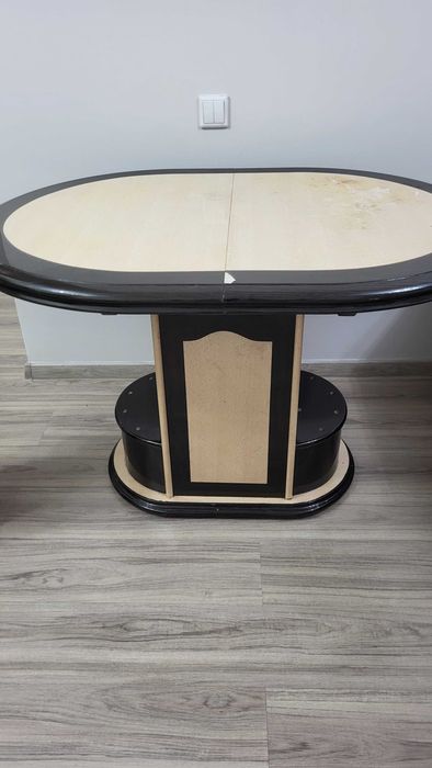 Кухонный стол и стулья