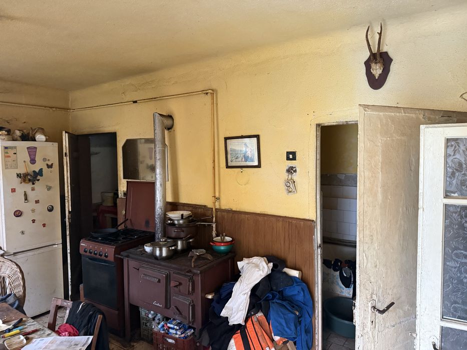 Vand casa in Reghin la curte comuna la pret de apartament in Reghin