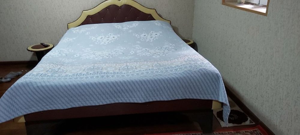 Saplniy kravat sotiladi srochna