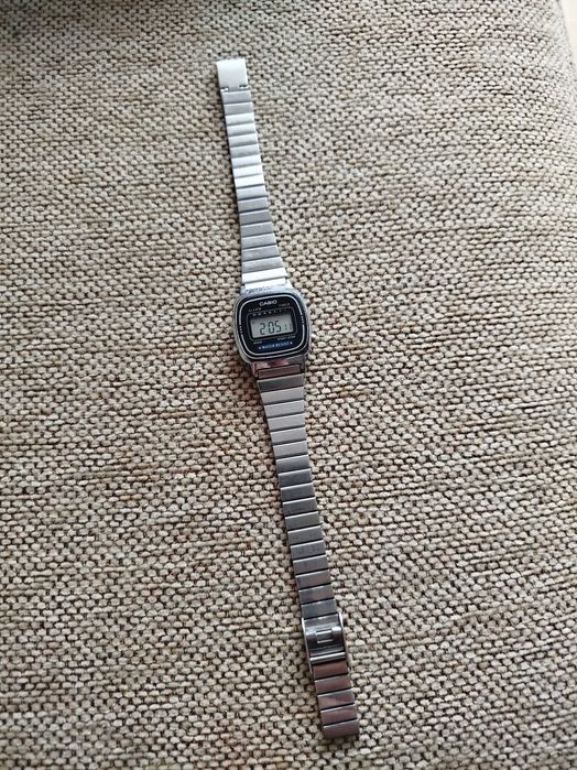 Ceas Casio LA670WA cu alarma cronometru dată Functional