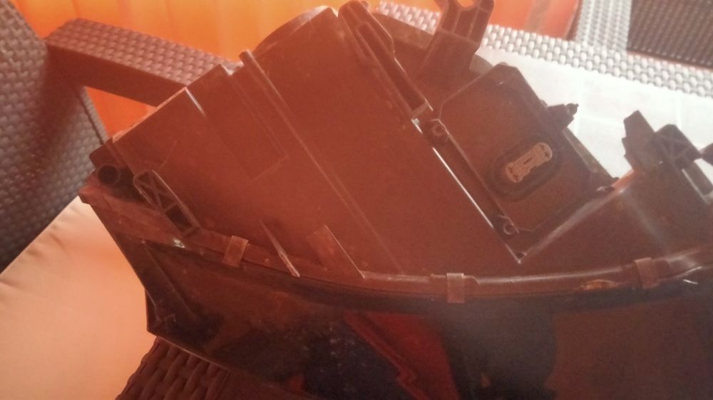 Far Audi A4 B9 bixenon-geam spart