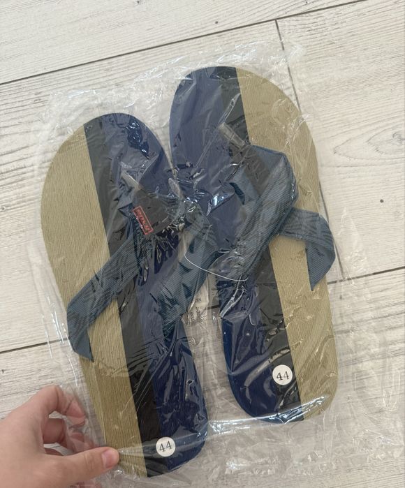 Șlapi bărbatesți noi