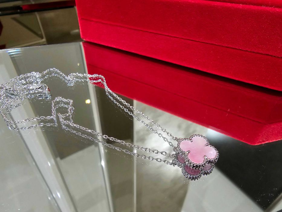 Van Cleef & Arpels VCA Silver Pink Opal Alhambra Clover Дамско Колие
