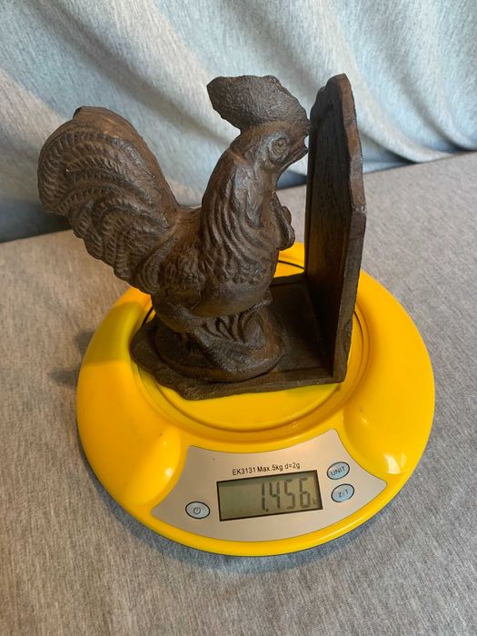 чугунен стопер за книги петел