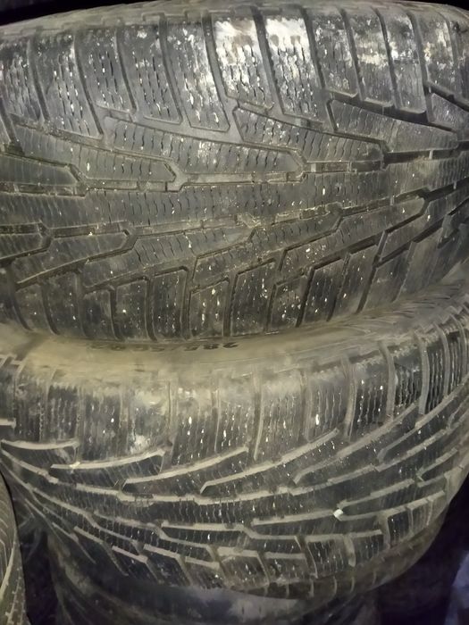 2 шины Нокиан 285/50/20