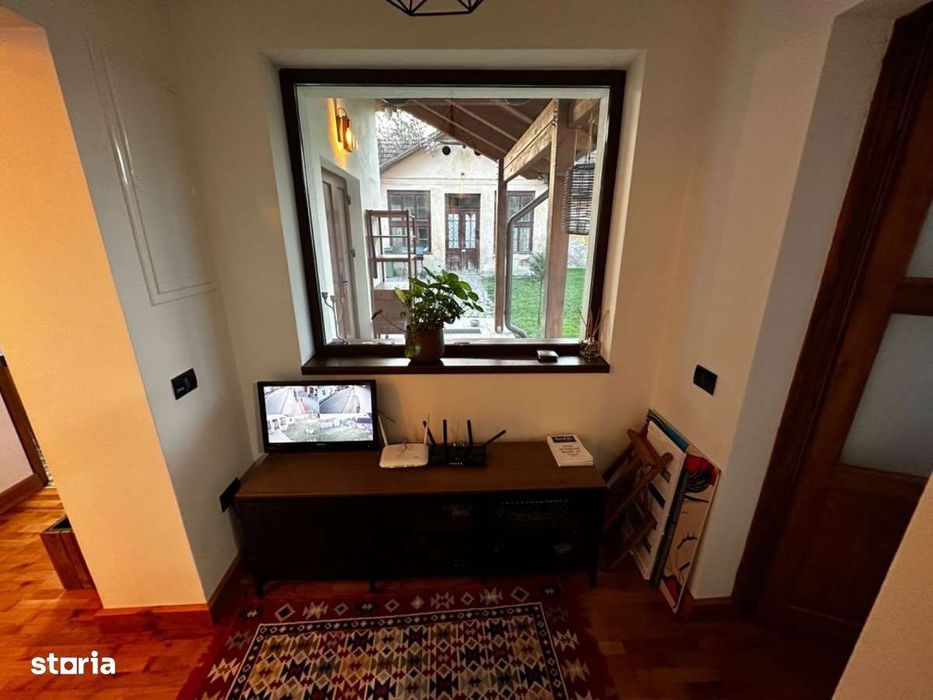 Proprietate independentă energetic format din 2 case si anexe