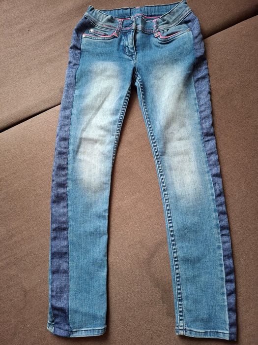 Продам джинсы на 9 лет
