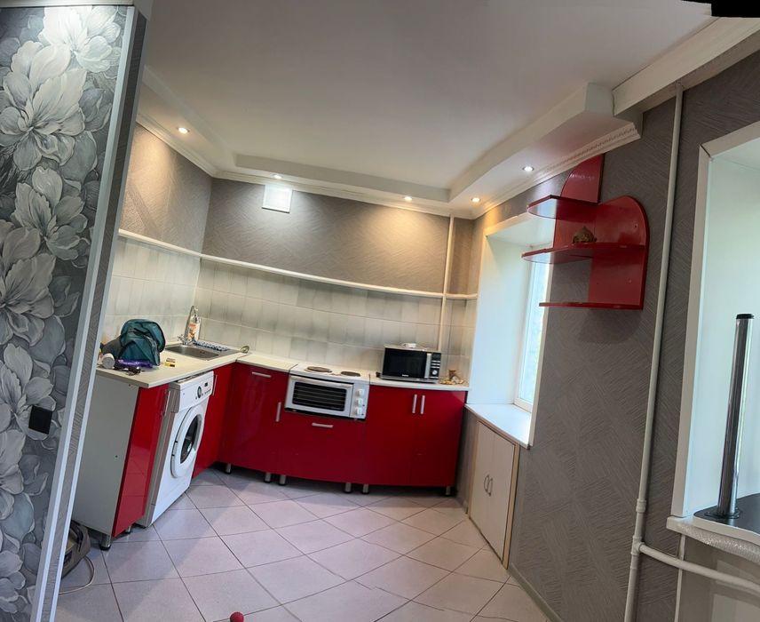 Продам квартиру район 45 аптеки.