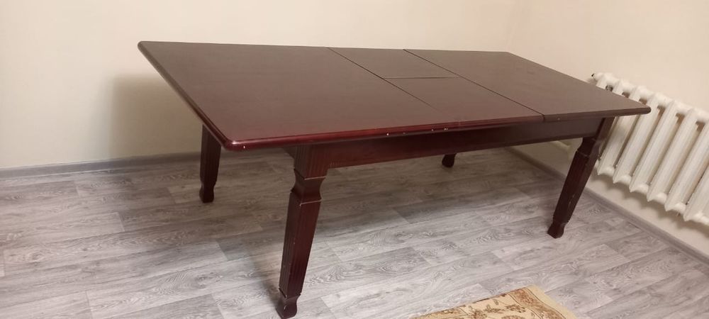 Стол в гостиную.