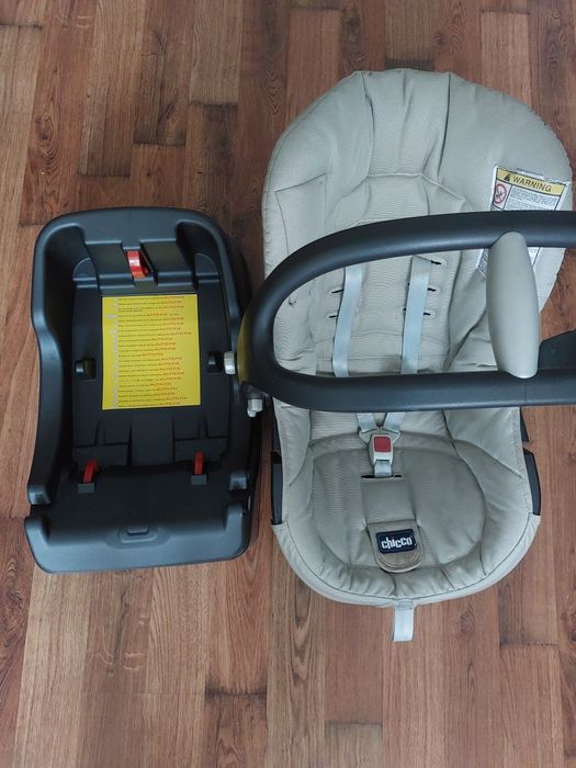 Scaun auto pentru copii plus articole bebe