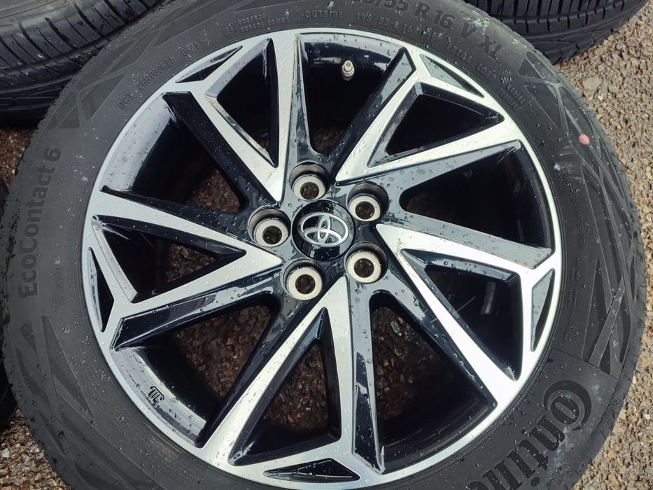 16" оригинални алуминиеви джанти за Toyota Yaris hybrid.