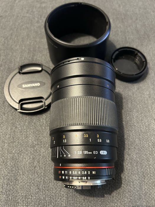 Obiectiv Samyang 135mm f/2.0 ED UMC montură Nikon F - Ca nou