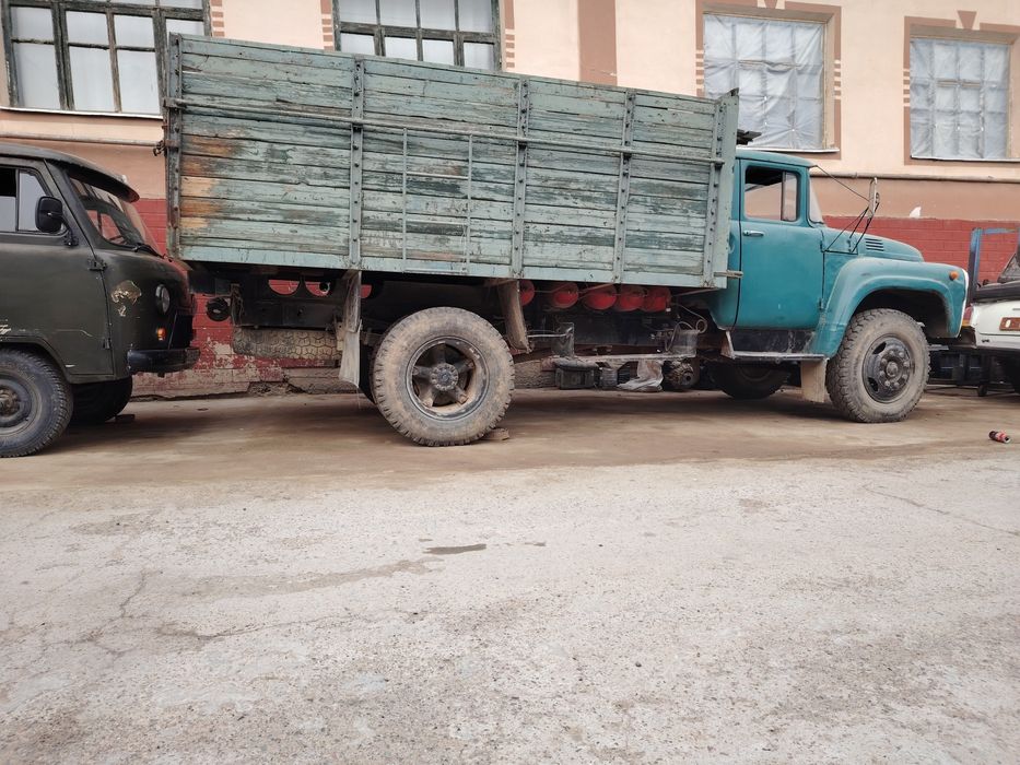 Зил 130 сотилади