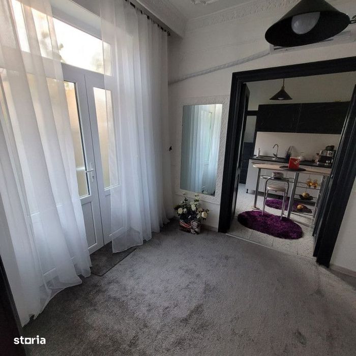 - Casa cu 5 camere, zona centrala.