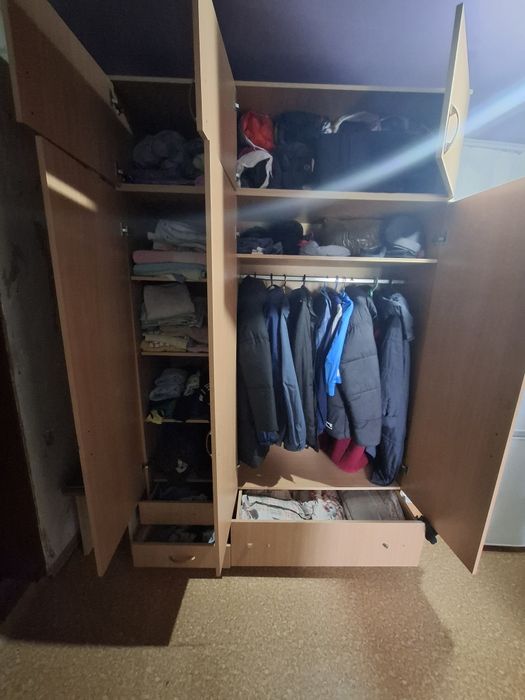 Продам стенку и шкаф для белья