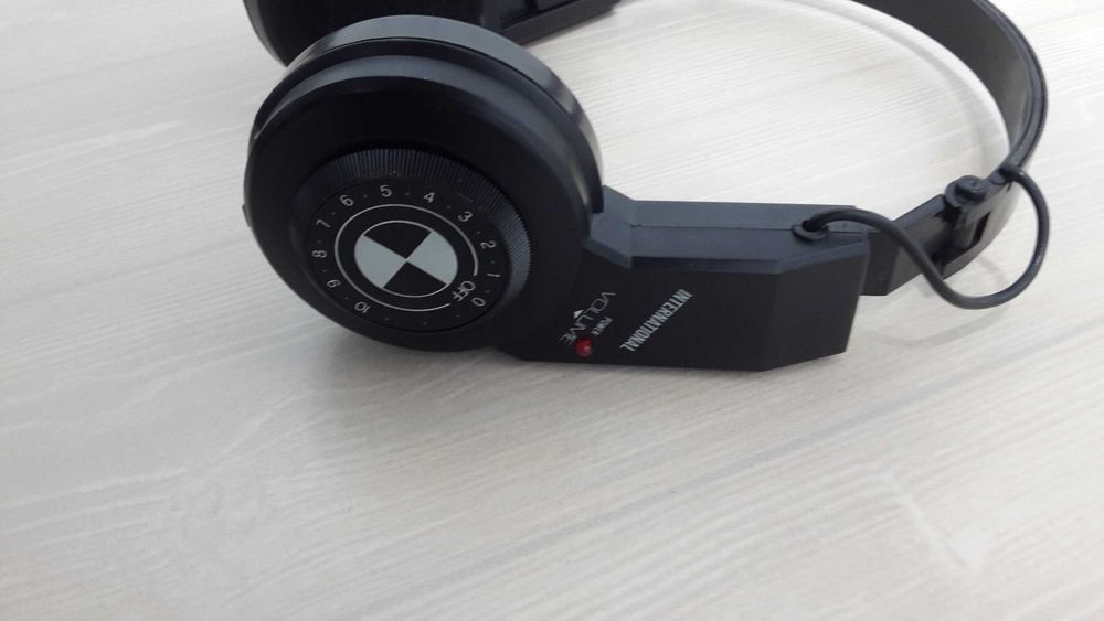 Căști cu radio integrat International AM/FM Foldable Headphone Radio (Model: HP-2000)