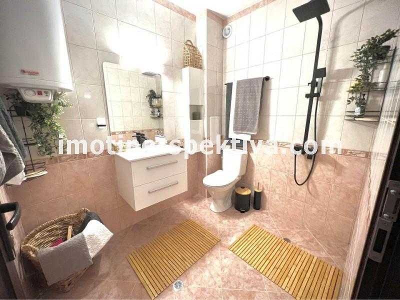 Продава се Тристаен апартамент в Пловдив, Кючук Париж - 95 кв.м за 2053 €/кв.м - Снимка #8