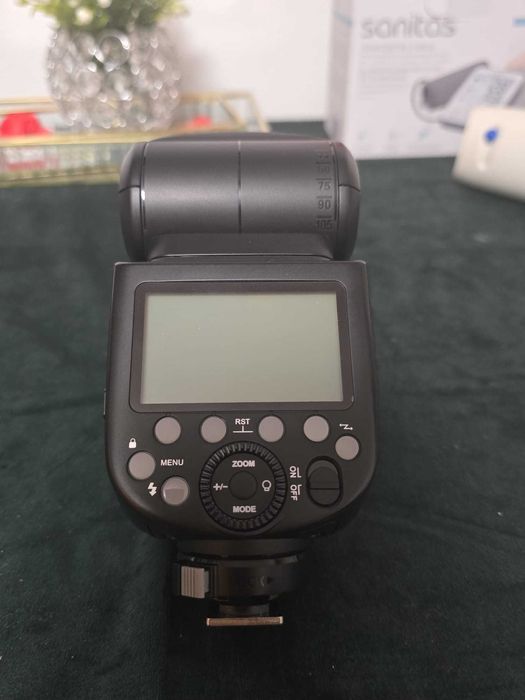 Nikon Z50II cu mai multe accesorii pentru ea