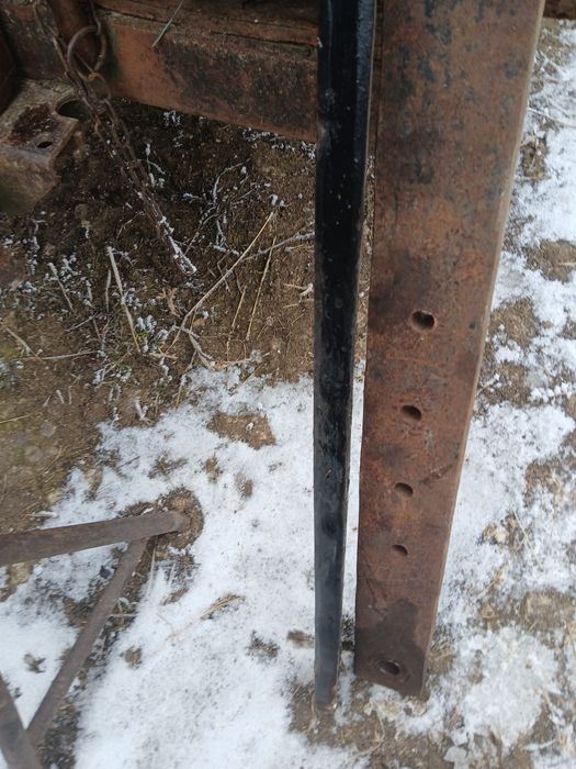 Vând lațuri pentru tractor U650,și două tiranturi