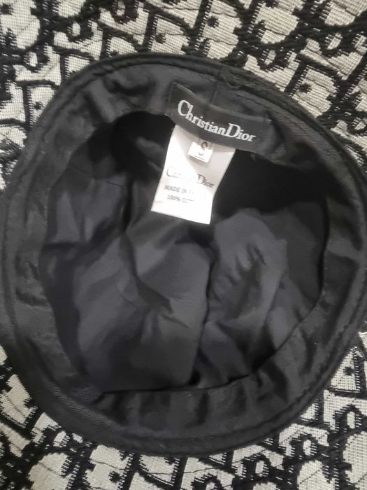 Дамска шапка Cristian Dior