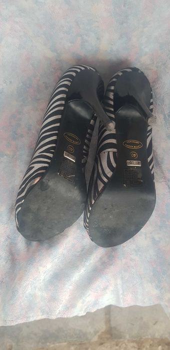 pantofi negru-argintiu model tigrat