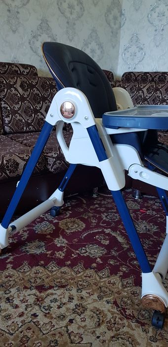 Детский стол для кормления.