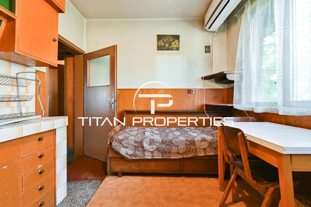 Тристаен за продажба в кв. Сухата река