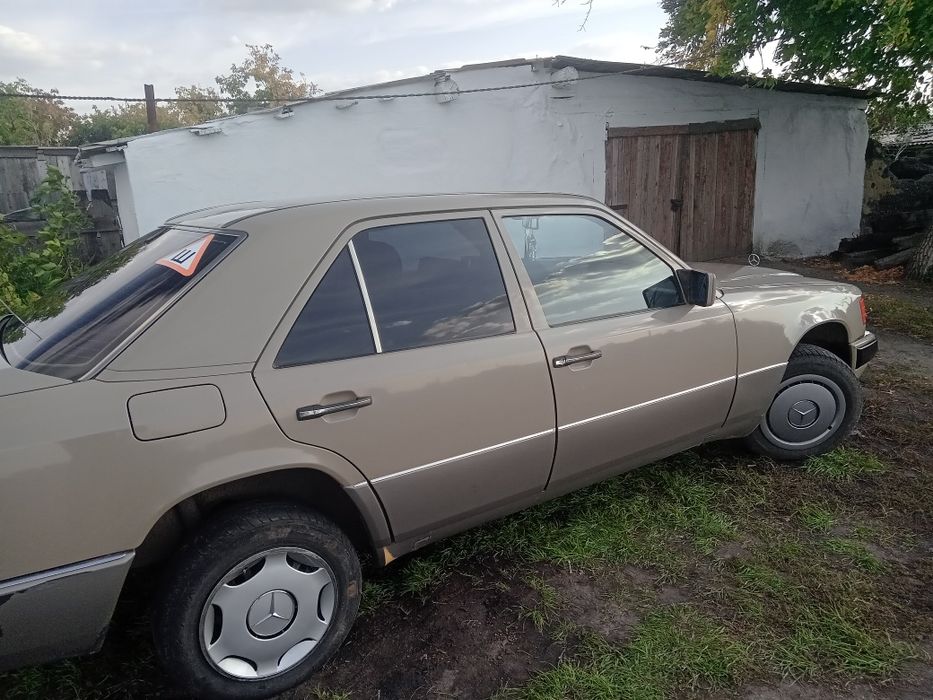 Продам мерс 124 1,9 лям