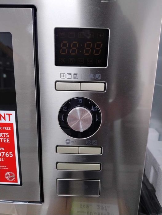 Чисто нова Микровълнова за вграждане Hoover с грил 20л