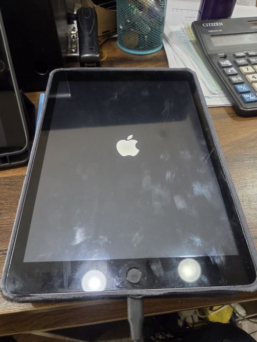 Продам Айпад 9 на 64гб