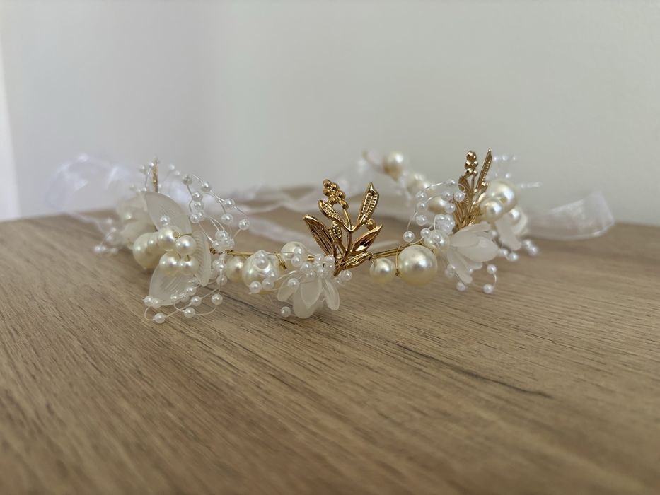 Красива тиара за коса