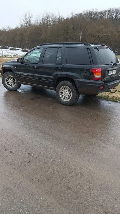 Vând Jeep Grand Cherokee