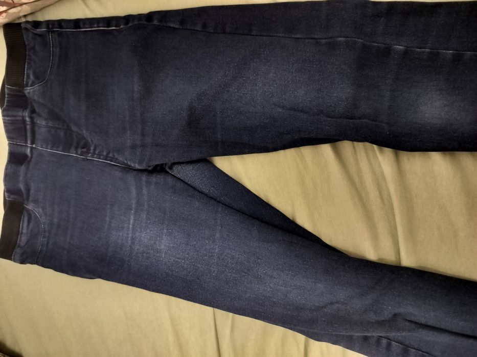 Продавам няколко чифта дънки