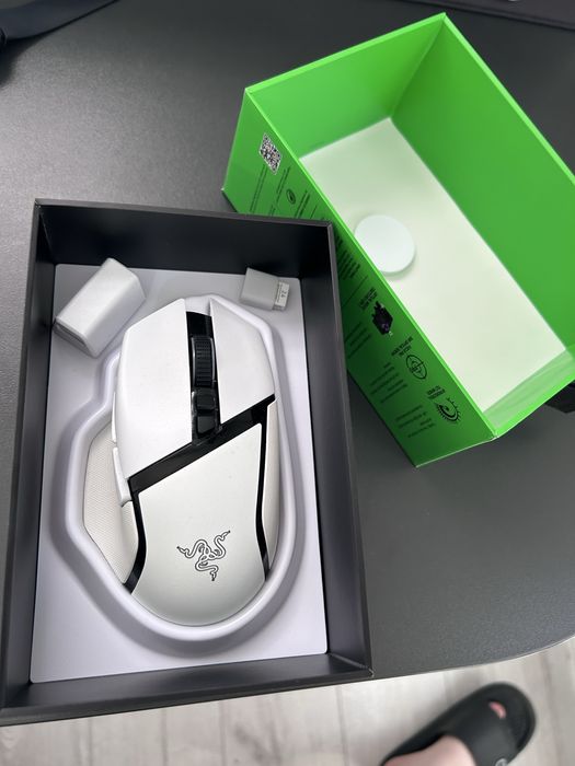 Безжична геймърска мишка Razer Basilisk V3 Pro (White Edition)