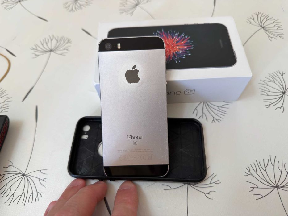 iphone SE 64 GB .