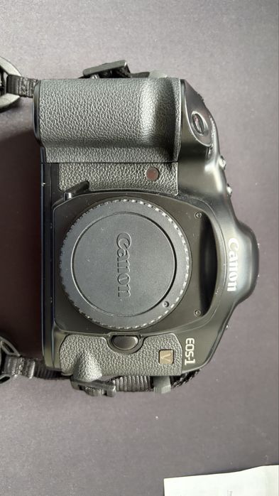 Canon Eos 1V  in stare foarte buna