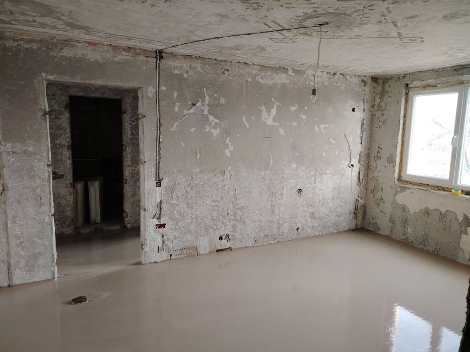 Executam tencuiala mecanizata.  Sape fluide ipsos