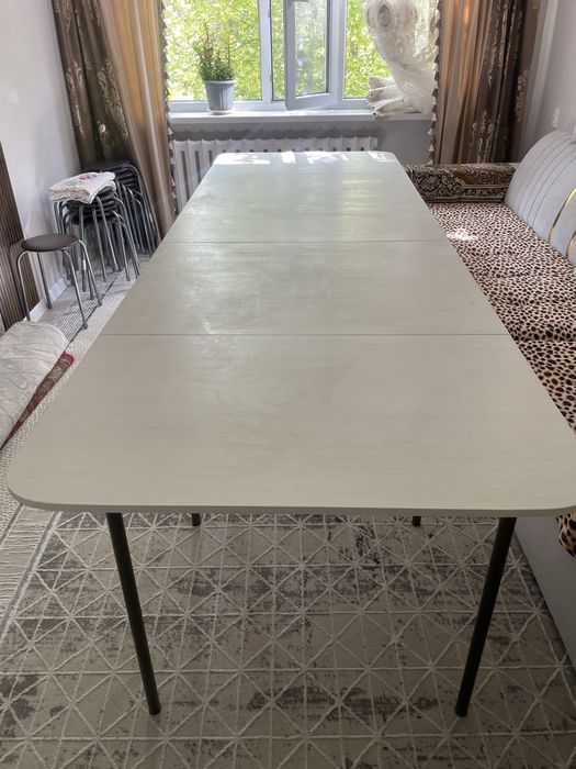 Продаю стол + 20 стульями