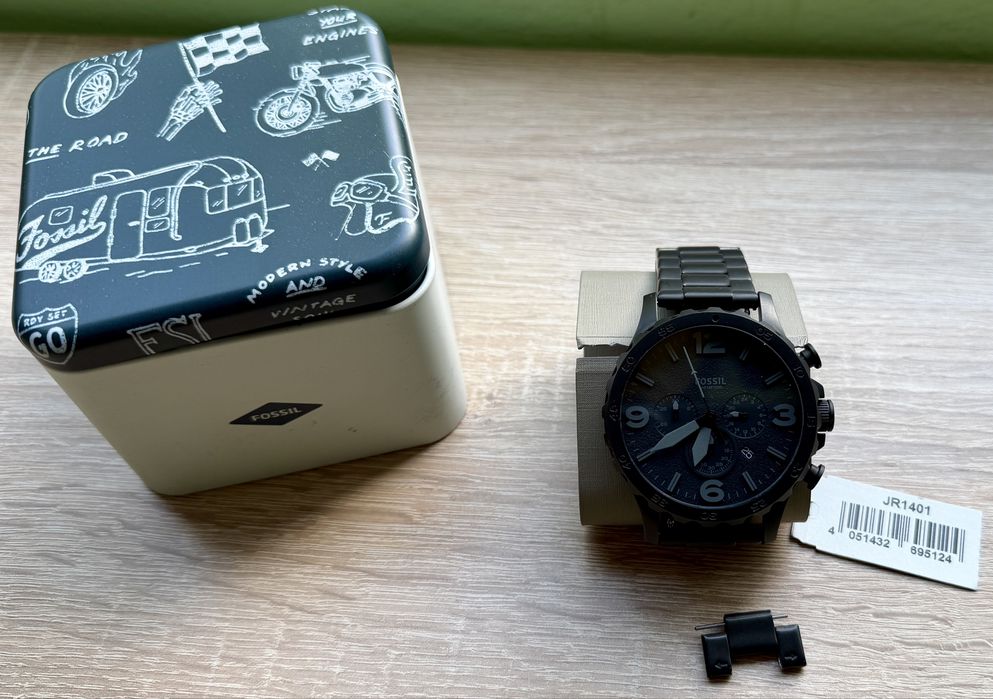 Продавам часовник Fossil JR1401
