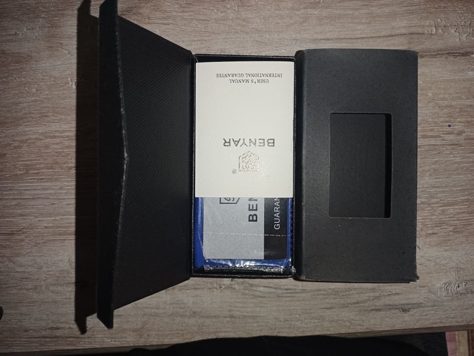 Продам часы benyar