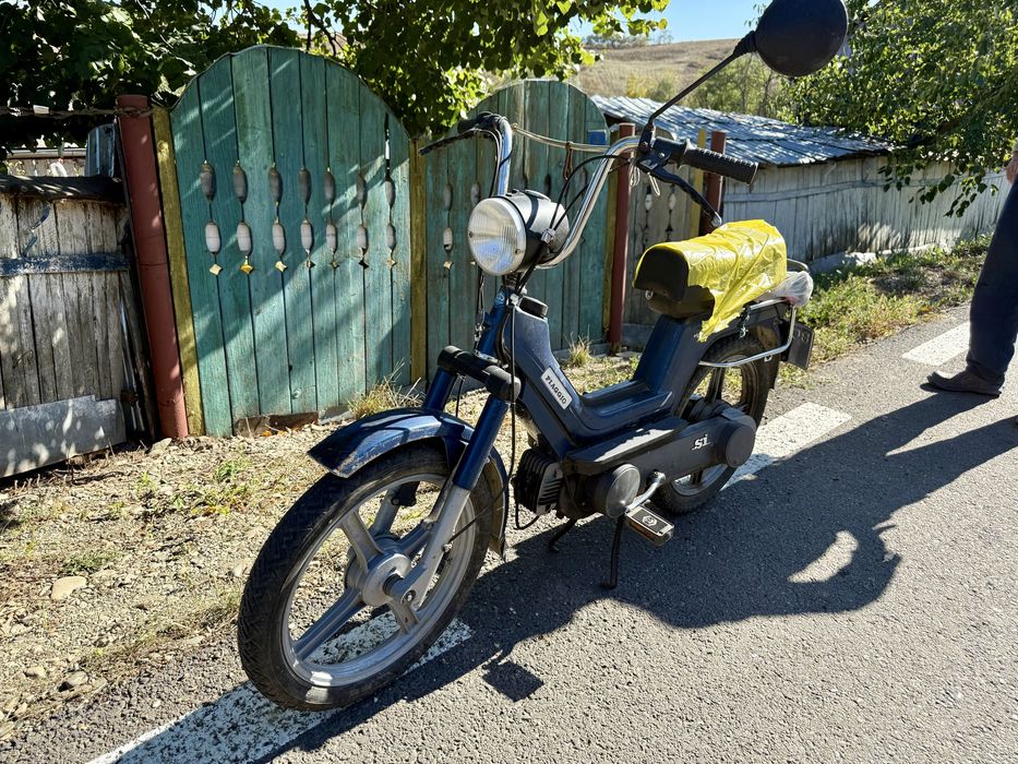 Scuter Piaggio cu pedale