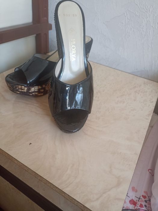 Шлёпки на платформе