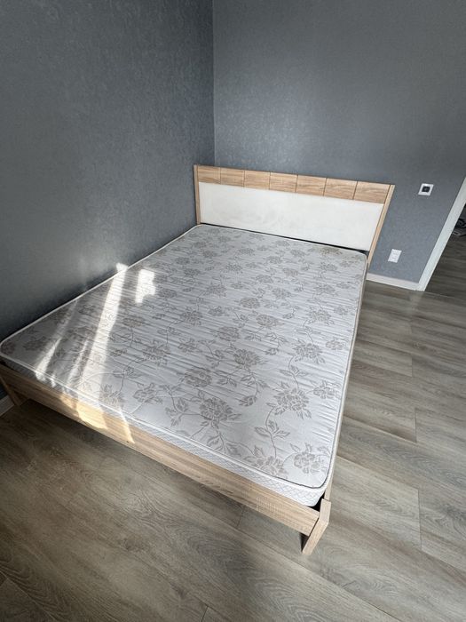 Кровать двухспальная