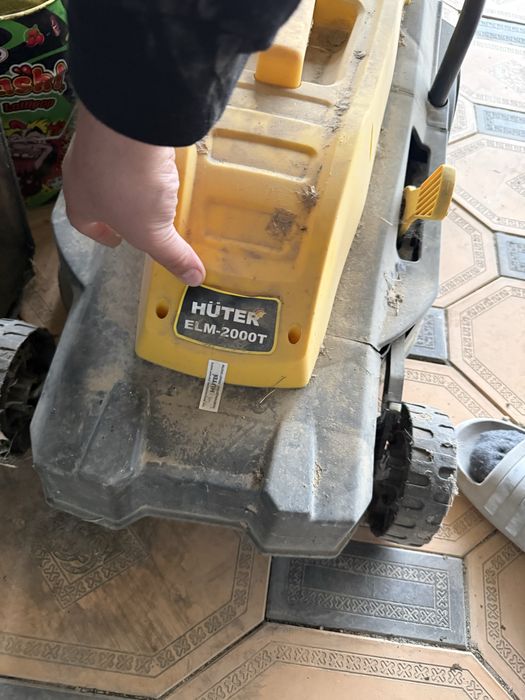 Продаю газонокосилка электрический