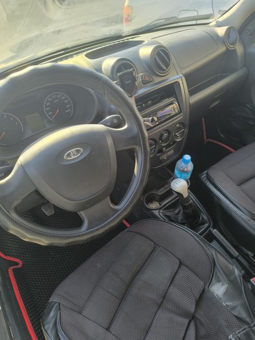 продам гранту лифтбэк 2015г.