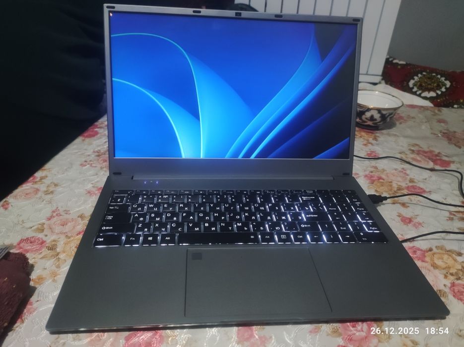 Noutbook сотилади